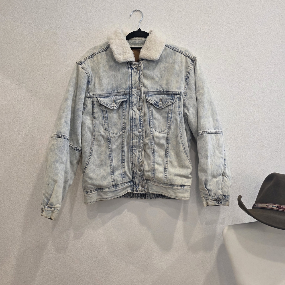 American Eagle Outfitters Light Wash Denim Jacket with Sherpa Collar